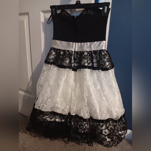 Dress - Picture 2 of 3